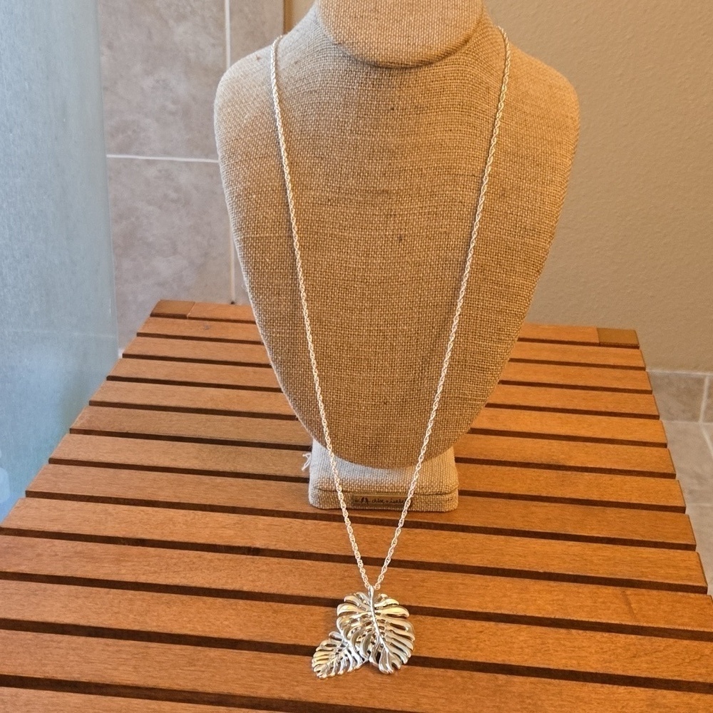 Chloe Isabel Palma Long Pendant Necklace - Picture 4 of 7